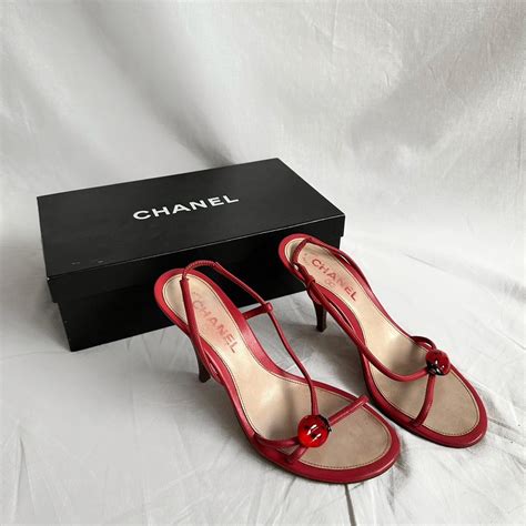 chanel vintage gold heel with star